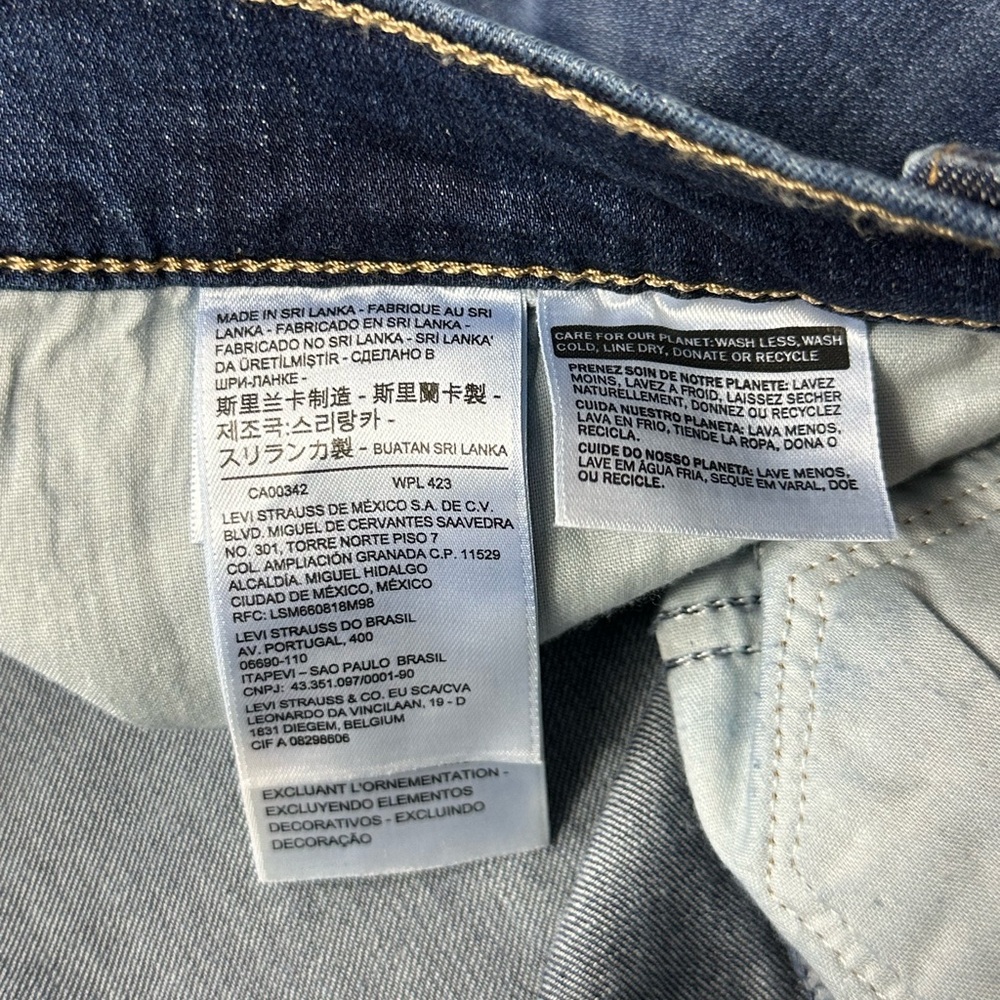 Levi’s Women’s Classic Bermuda Cutoff Denim Shorts High Rise Medium Wash Size 32 - Picture 9 of 10